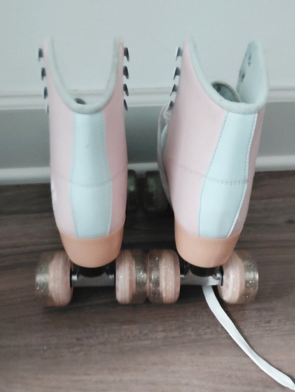 Women's Two-Tone Pastel Leather Roller Skates - Pink & Mint - Picture 3 of 9